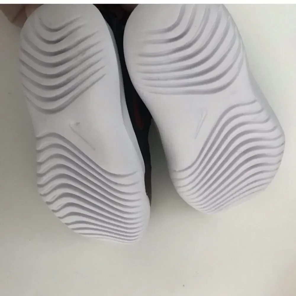 NEW Nike Flex Runner Slip On Sneakers Size 4